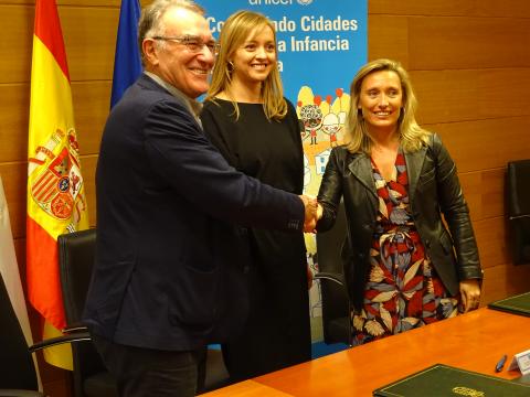 acto de sinatura do convenio de colaboración cidades CAI entre a Fegamp, a xunta de galicia e UNICEF